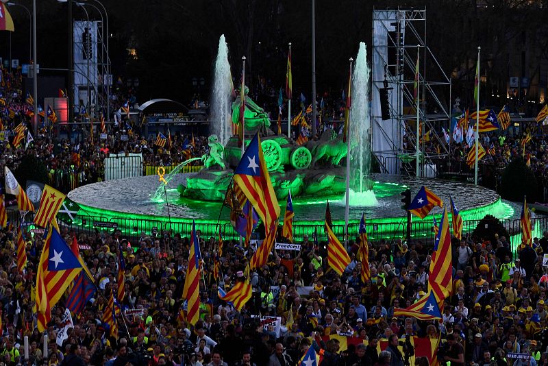 Aspecto de la plaza de Cibeles al término de la marcha