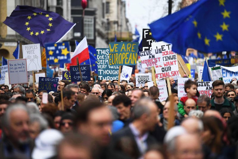 Miles de personas salen a las calles de la capital británica para reclamar una nueva votacion del Brexit