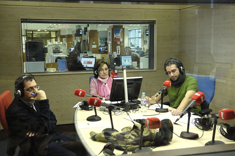 Directo de Radio 5 con Gloria Cacho, Óscar Torres y José María Candela.