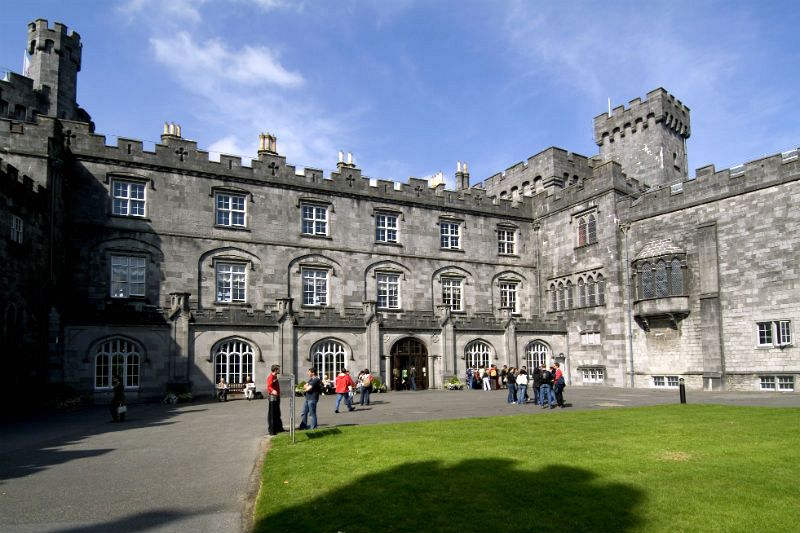 Vista desde los jardines del castillo de Kilkenny.