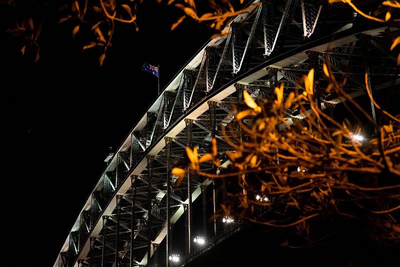 El puente de la Bahía de Sídney con las luces encendidas