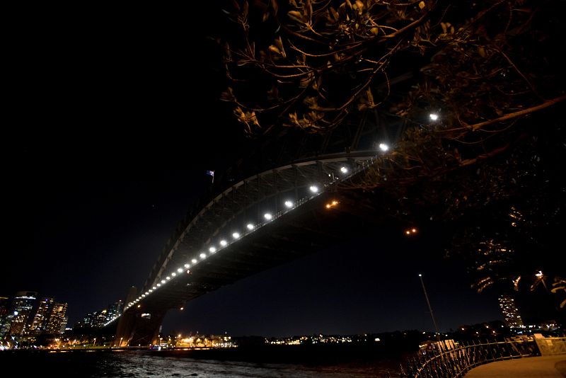 El puente de la Bahía de Sídney con las luces apagadas