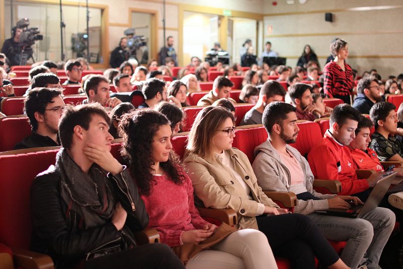 Los alumnos de la Complutense no han querido perderse la cita.