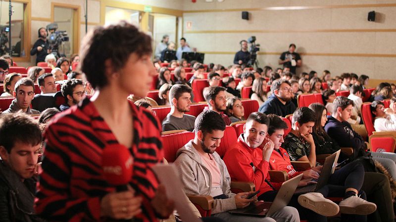 Lleno en el salón de actos de la Facultad de Ciencias de la Información de la Universidad Complutense de Madrid.