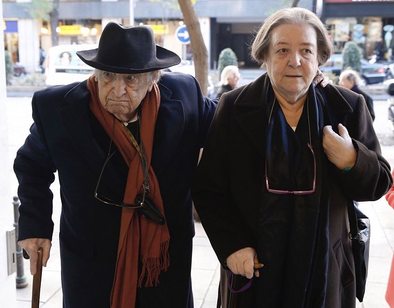 Sánchez Ferlosio, junto a su pareja Demetria Chamorro, a su llegada a un acto de homenaje en 2017.