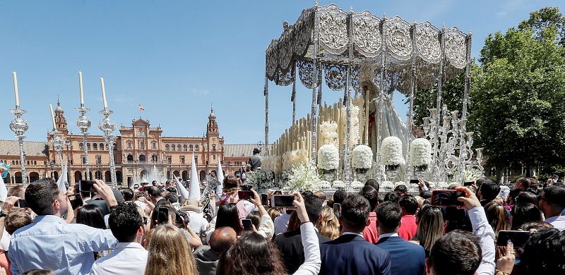 La Virgen Santisima de la Paz en la estación de penitencia de su Hermandad