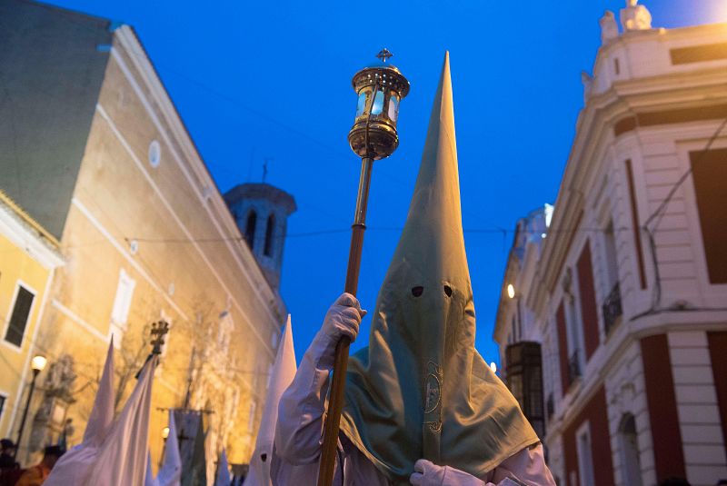 Un momento de la celebración en Mahón (Menorca) de la procesión del Santo Entierro