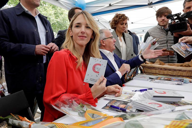 Cayetana Álvarez de Toledo, durante el Día del Libro