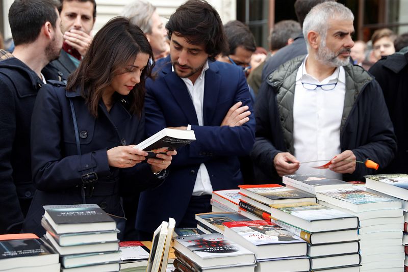 Inés Arrimadas celebra San Jordi