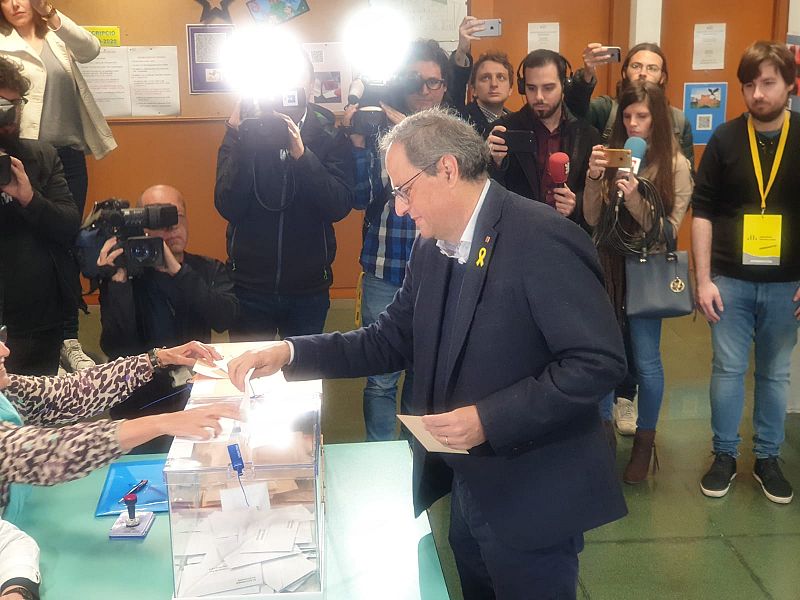 El president de la Generalitat de Cataluña vota en Barcelona