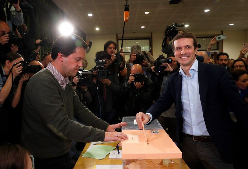 Pablo Casado ejerce su derecho al voto