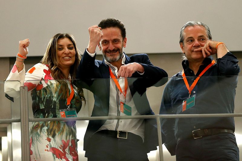 Los candidatos al Congreso por Ciudadanos, Sara Jiménez, Edmundo Bal y De Quinto, celebran los resultados de la formación naranja en su sede de Madrid