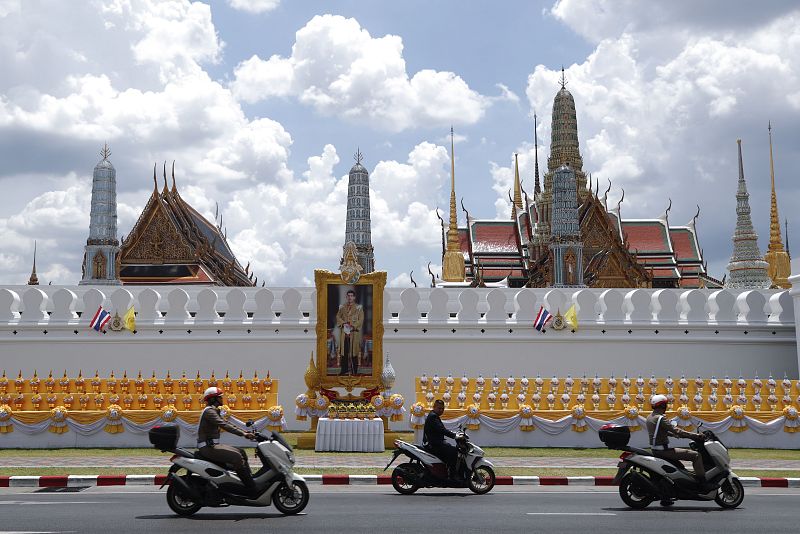 Las ceremonias de coronación se están celebrando sin la presencia de mandatarios o representantes de las casas reales de otros países, aunque sí asisten diplomáticos.