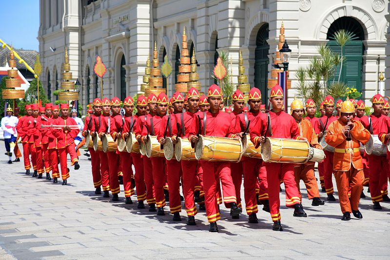 El reinado de Vajiralongkorn Bodindradebayavarangkun (rey descendientes de los ángeles) o Rama X abre una nueva era en el país, que ha estado regida por la dinastía chakri desde 1782.