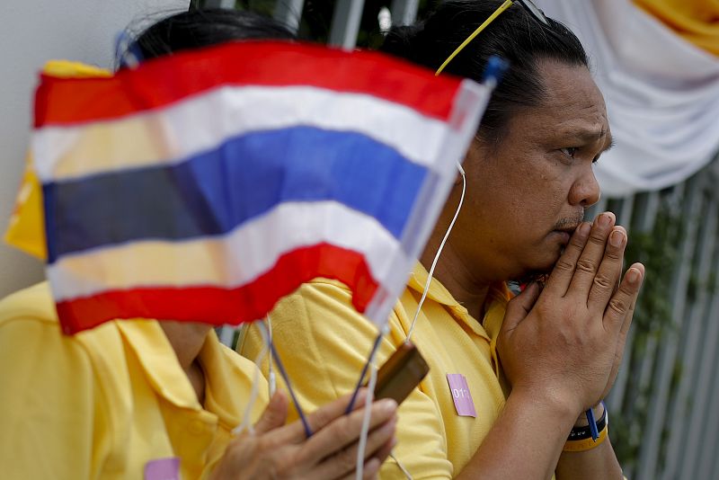 Vajiralongkorn fue proclamado monarca el 1 de diciembre de 2016 como Rama X de la dinastía de los Chakri, tras el deceso de su padre, que ocupó el torno durante siete décadas y era considerado un padre y un guía para la mayoría de los tailandeses.