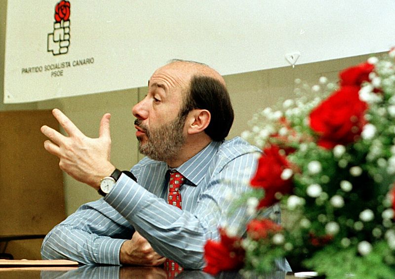 Rubalcaba, entonces secretario de Comunicación del PSOE, el 30 de enero de 1999 en Las Palmas de Gran Canaria, donde participó como conferenciante en unas jornadas de educación. 