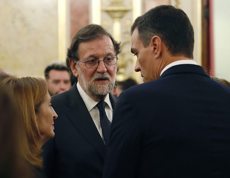 Rajoy y Sánchez se encuentran en la capilla ardiente de Rubalcaba