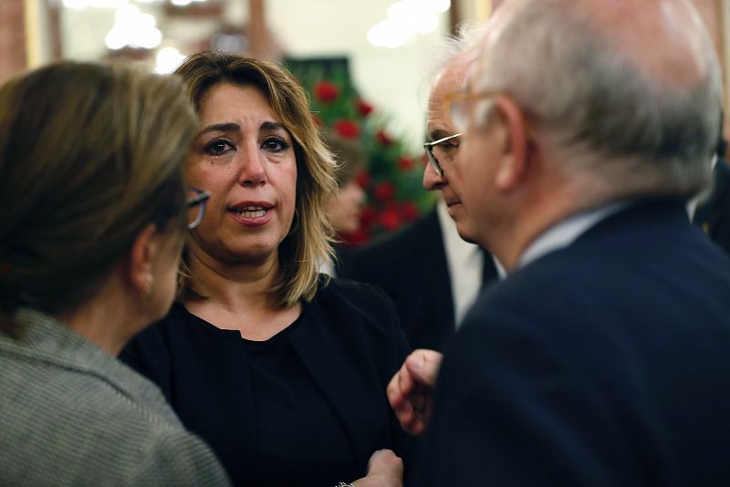 Susana Díaz, visiblemente afectada durante la capita ardiente