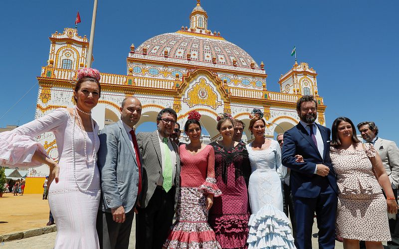 Miembros de Vox visitan la Feria de Abril de Sevilla