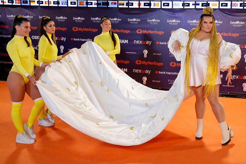 Netta Barzilai, ganadora de Eurovisión 2018 y anfitriona de esta alfombra naranja.