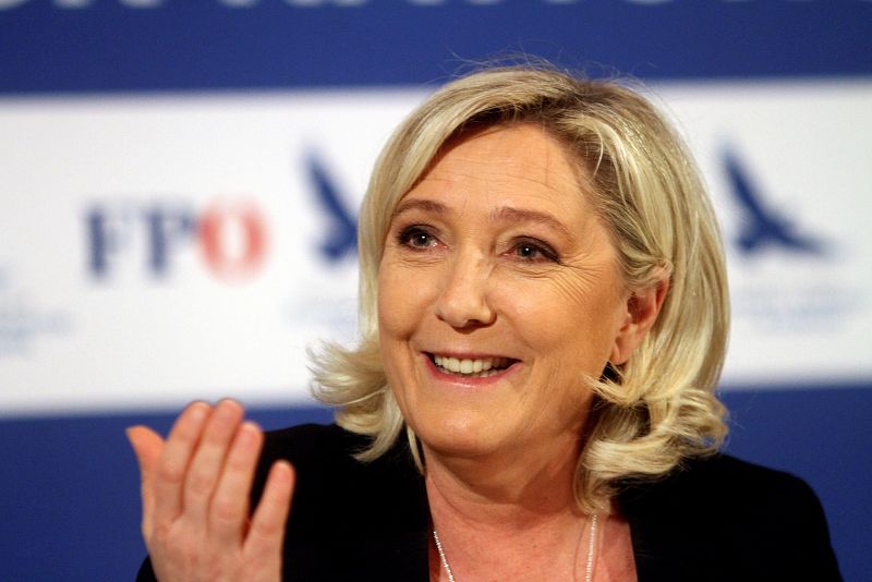 Le Pen hace campaña en Estonia con la ultraderecha local