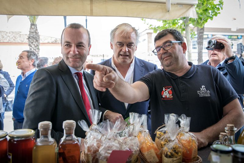 Manfred Weber, de campaña en la Cala de Mijas