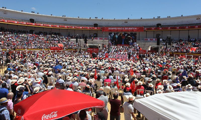 Sánchez llena la plaza de toros de Mérida