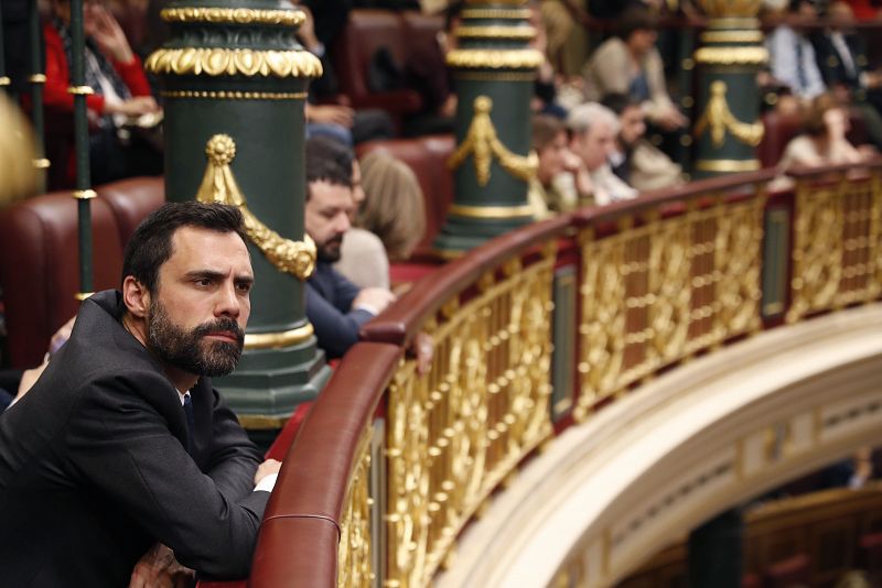 El presidente del Parlament, Roger Torrent, asiste desde la tribuna de invitados a la sesión constitutiva de las nuevas Cortes Generales