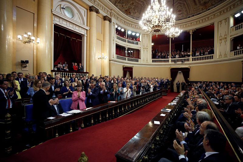 Aplauso en el Senado tras la elección de Manuel Cruz como presidente