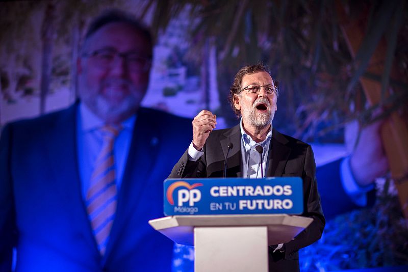 El expresidente del Gobierno, Mariano Rajoy, durante su intervención en un acto electoral en Alhaurín de la Torre (Málaga).