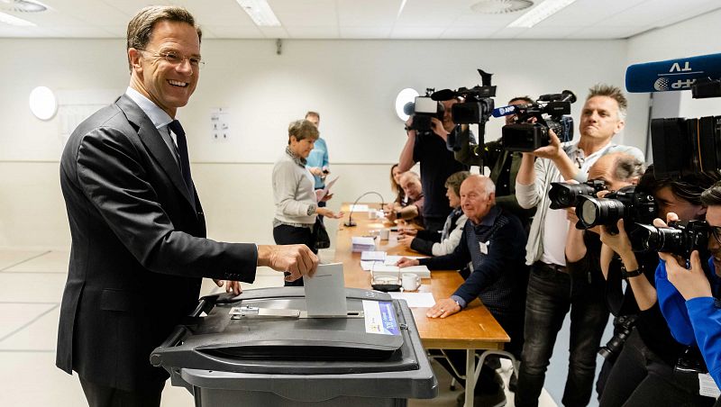 Mark Rutte vota en La Haya