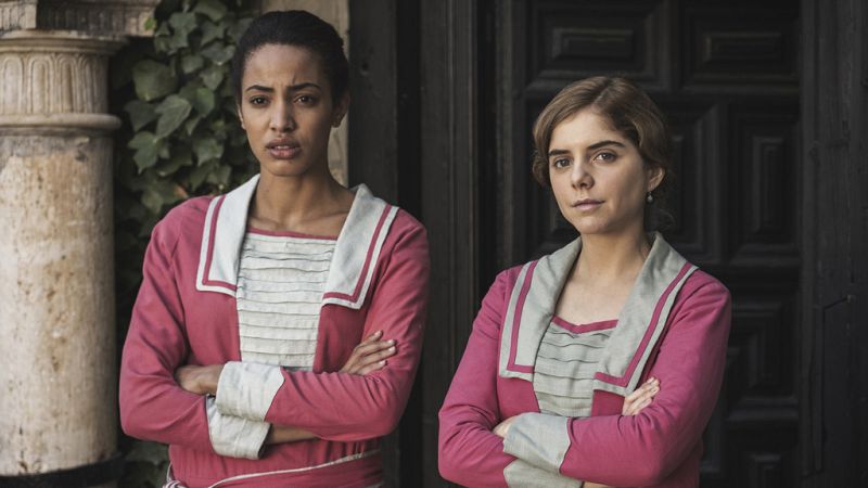 Inés y Margarita en la Academia de señoritas