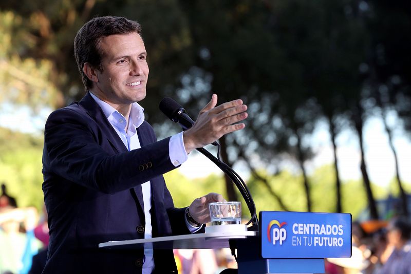 El líder del PP, Pablo Casado, interviene en el acto de cierre de campaña celebrado en Puente del Rey (Madrid)