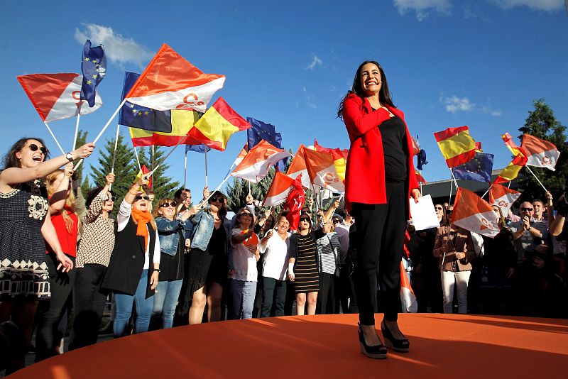 La candidata de Ciudadanos a la Alcaldía de Madrid, Begoña Villacís, durante el acto de cierre de campaña que la formación naranja ha celebrado en el parque Alfredo Kraus en Madrid