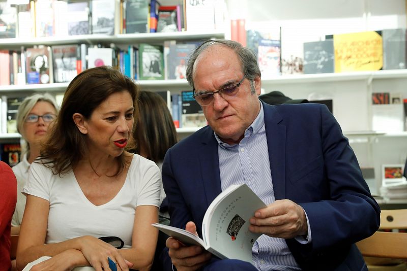 Gabilondo asiste a la presentación del libro Microgeografías de Madrid de Belén Bermejo