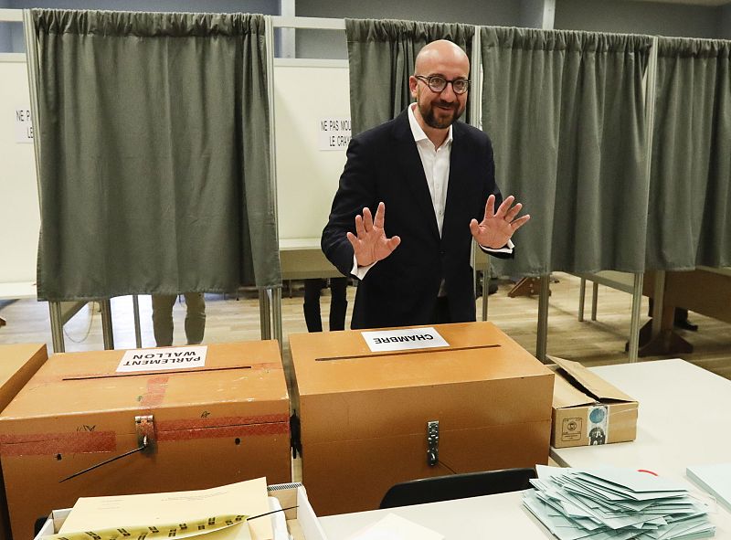 El primer ministro de Bélgica vota en las elecciones europeas