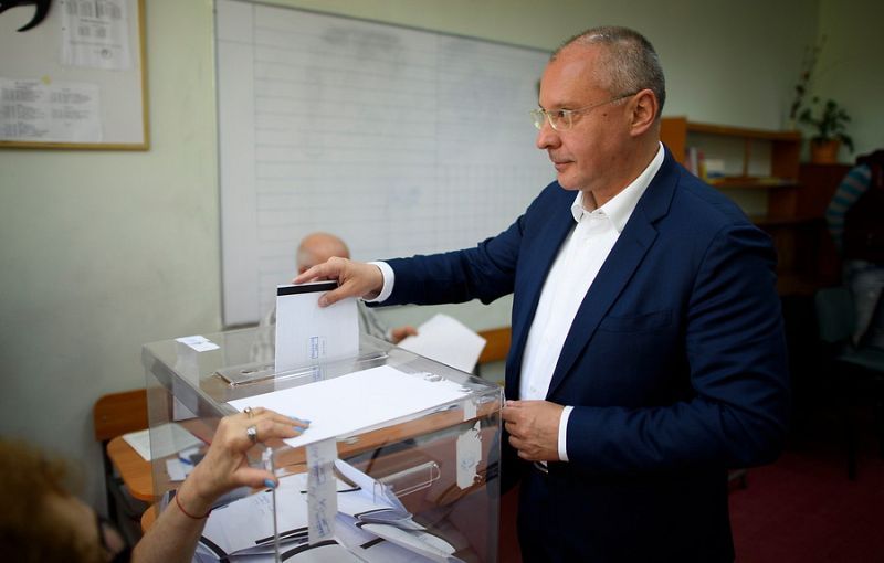 El líder del Partido Socialista Europeo vota en las elecciones europeas