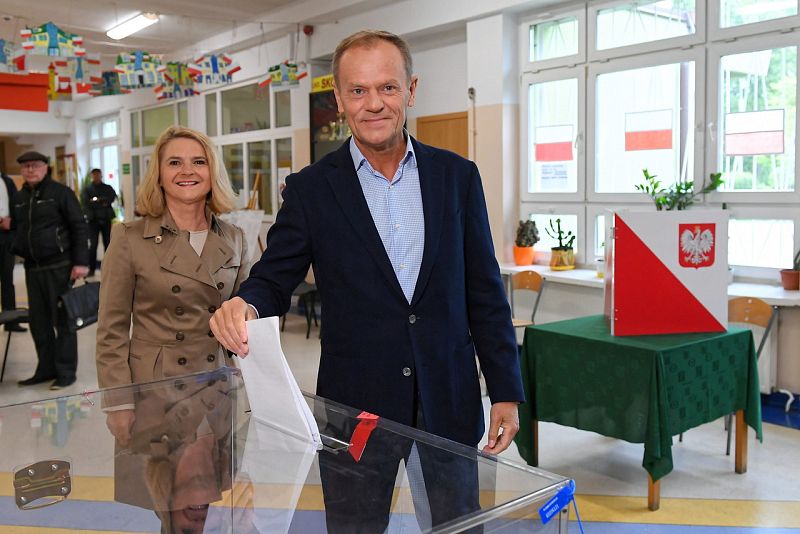 Donald Tusk vota en las elecciones europeas