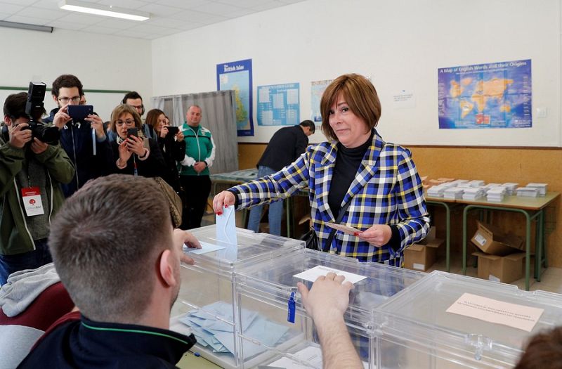 Uxue Barkos vota en la triple cita electoral
