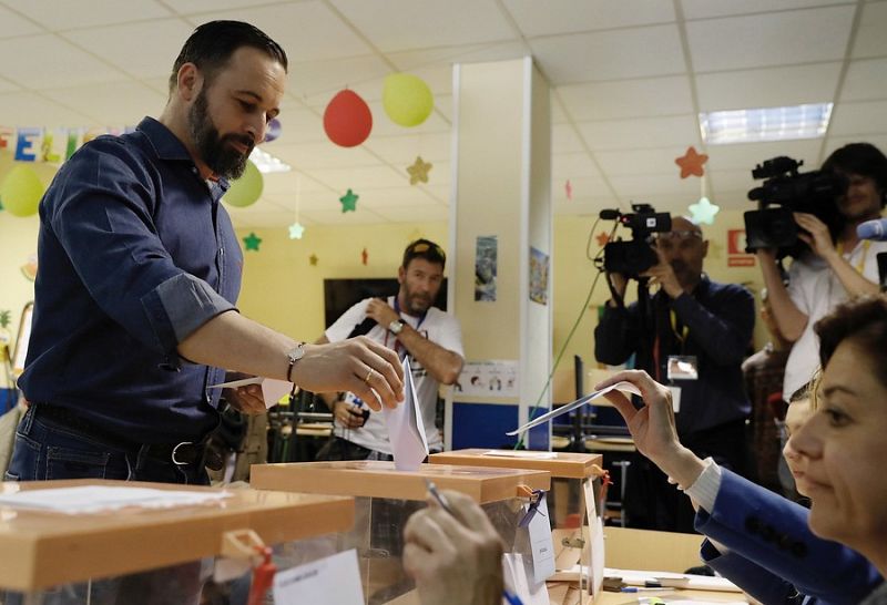 Santiago Abascal vota en las elecciones del 26M