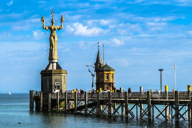 Imperia, escultura giratoria del puerto de Constanza.