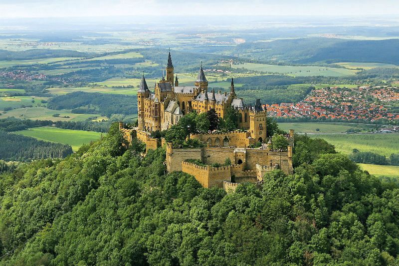 Panorama del Castillo Hohenzollern, en los Montes Suabos.