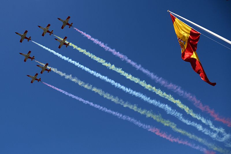 La Patrulla Águila durante el desfile aéreo