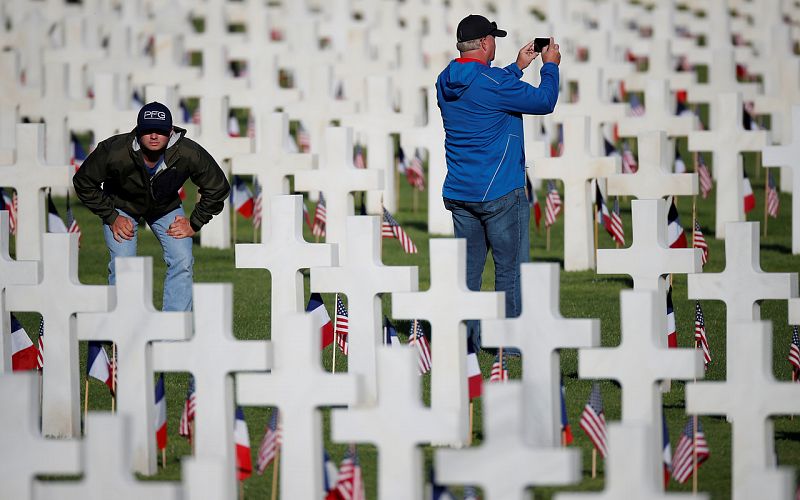 Visitantes en el Cementerio Americano de Colleville-sur-Mer