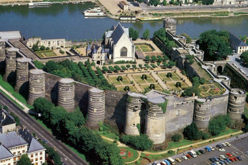 Vista exterior del castillo de Angers.