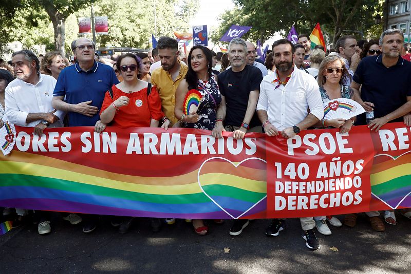 El portavoz del PSOE en el Ayuntamiento de Madrid, Pepu Hernández, el candidato a la Comunidad de Madrid, Ángel Gabilondo, y el ministro del Interior en funciones, Fernando Grande Marlaska, entre otros, participan en la manifestación del Orgullo 2019