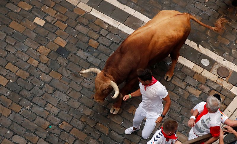 Los toros de la ganadería salmantina de Puerto de San Lorenzo protagonizan el primero de los encierros de estos Sanfermines 2019