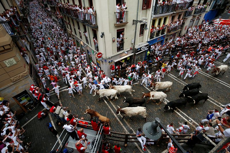 Numerosos correderos han participado en el primer encierro de los Sanfermines 2019.