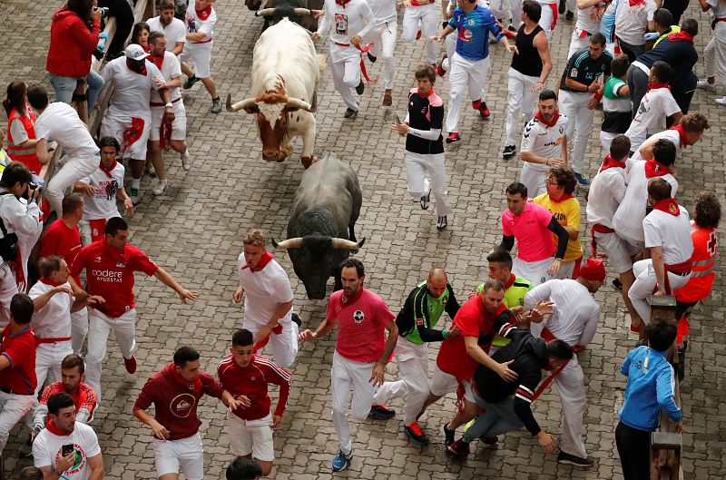 Tropezones al intentar apartarse de un toro