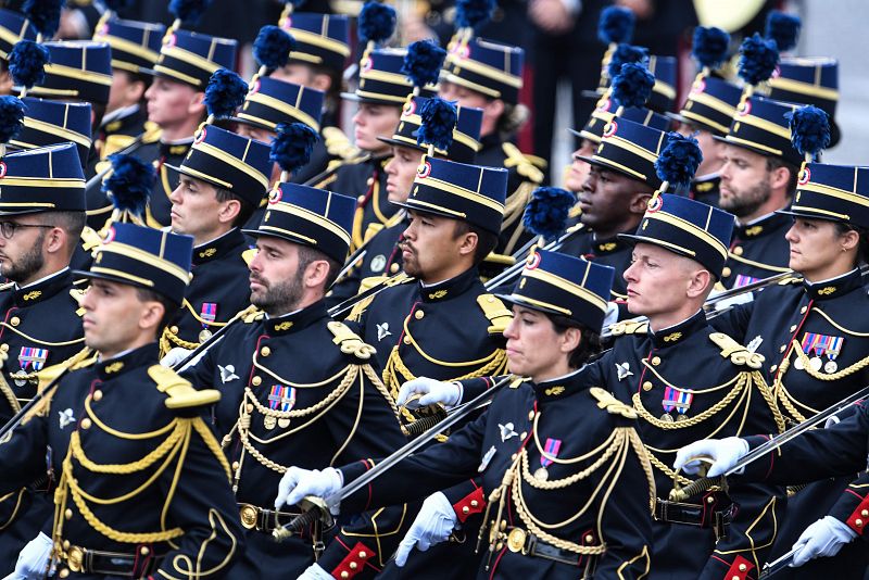 Alumnos de la Escuela de Oficiales de la Gendarmería Nacional (Ecole des officers de la Gendarmerie nationale)